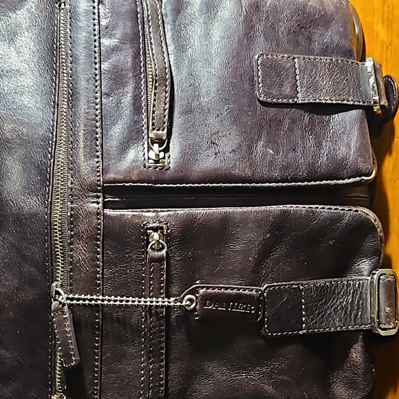 Danier Leather Unisex Crossbody - Picture 6 of 14